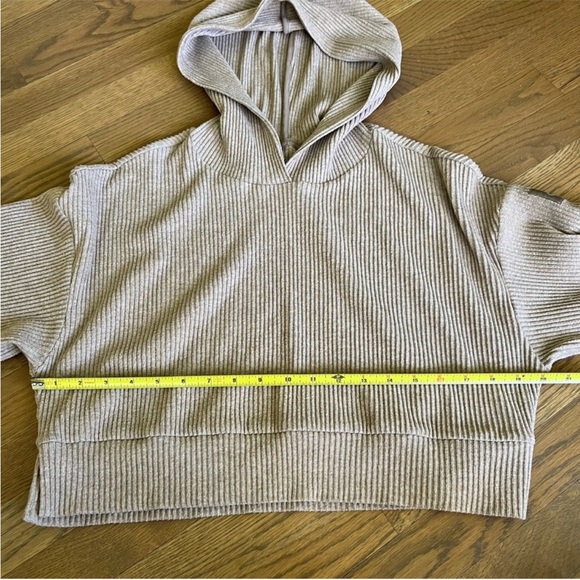 ALO yoga- Muse Hoodie size XS - Picture 4 of 8